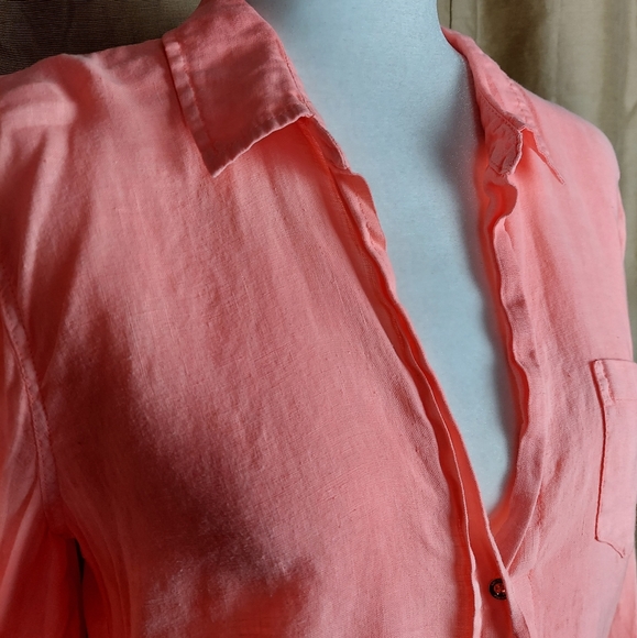 Lilly pulitzer pink 100% Linen logo button down top size L - Picture 2 of 9